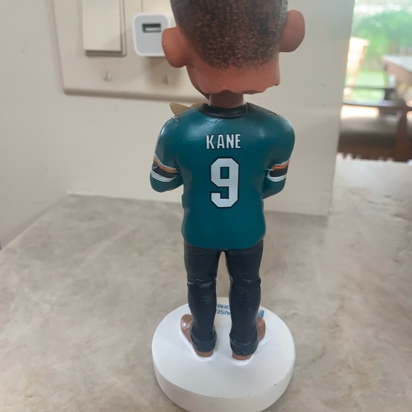 San Jose Sharks Hockey #9 Evander Kane Bobblehead with Chihuahua dog! - Picture 4 of 5